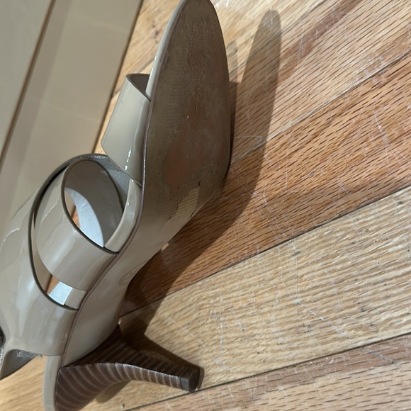 Michael Kors Joselle Open Toe Womens Patent Leather Strappy
sandal
Size 9M - Picture 8 of 8